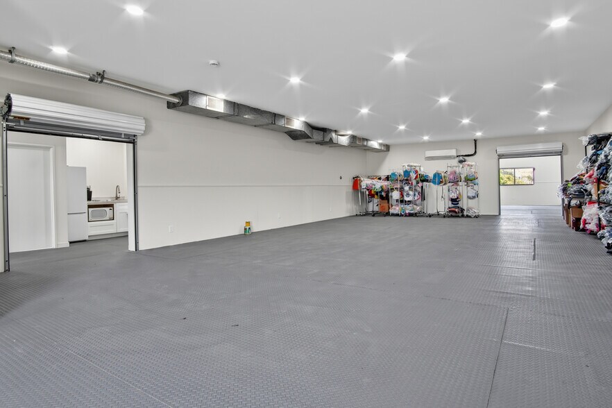 More Photos Of 10650-10658 Burbank Blvd, North Hollywood Food Processing For Lease