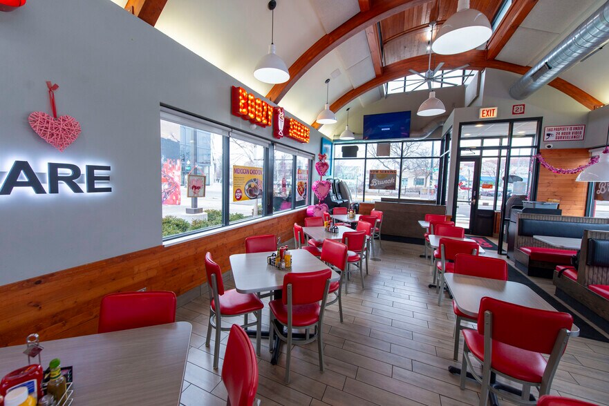 More Photos Of 2246 N Milwaukee Ave, Chicago Restaurant For Lease