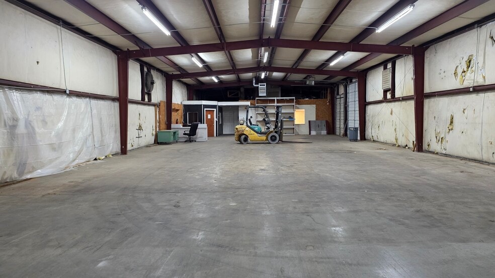 More Photos Of 3620 North Pky, Cumming Light Distribution For Lease