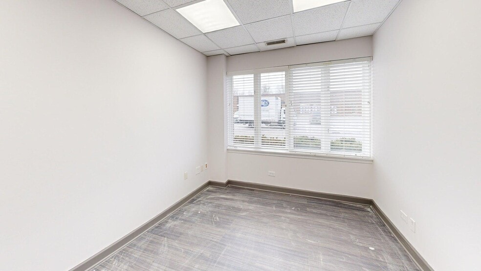 More Photos Of 271-285 E Helen Rd, Palatine Light Distribution For Sale