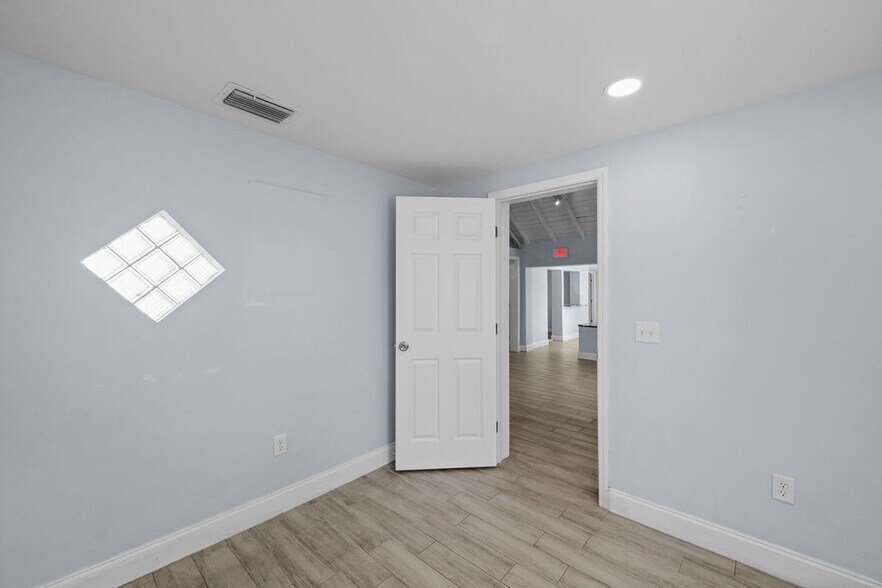 More Photos Of 900 SW Martin Downs Blvd, Palm City Freestanding For Lease