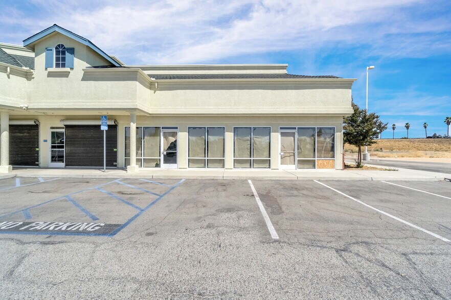 More Photos Of 5348-5374 N Spruce Ave, Fresno Freestanding For Lease