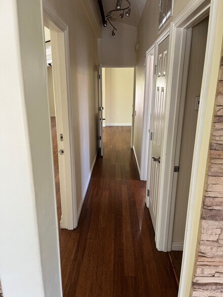 More Photos Of 22315 Mulholland Hwy, Calabasas Office For Sale