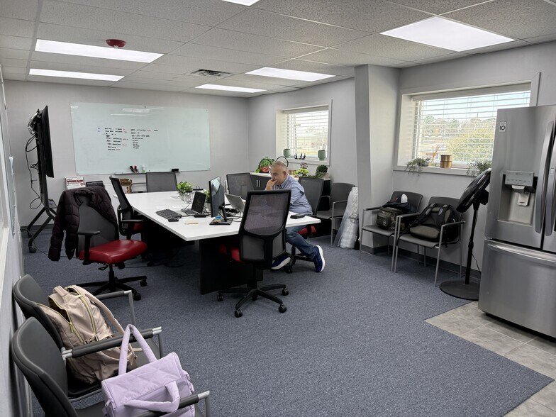 More Photos Of 1803 Rough Neck Dr, Humble Warehouse For Sale