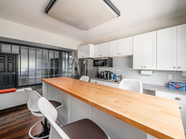 More Photos Of 1015 E Broad St, Columbus Office Residential For Lease