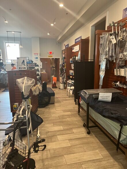 More Photos Of 1618 7th St NW, Washington Storefront Retail Office For Lease