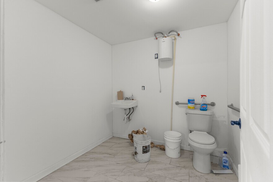 More Photos Of 1056-1060 Southfield Rd, Lincoln Park Freestanding For Lease