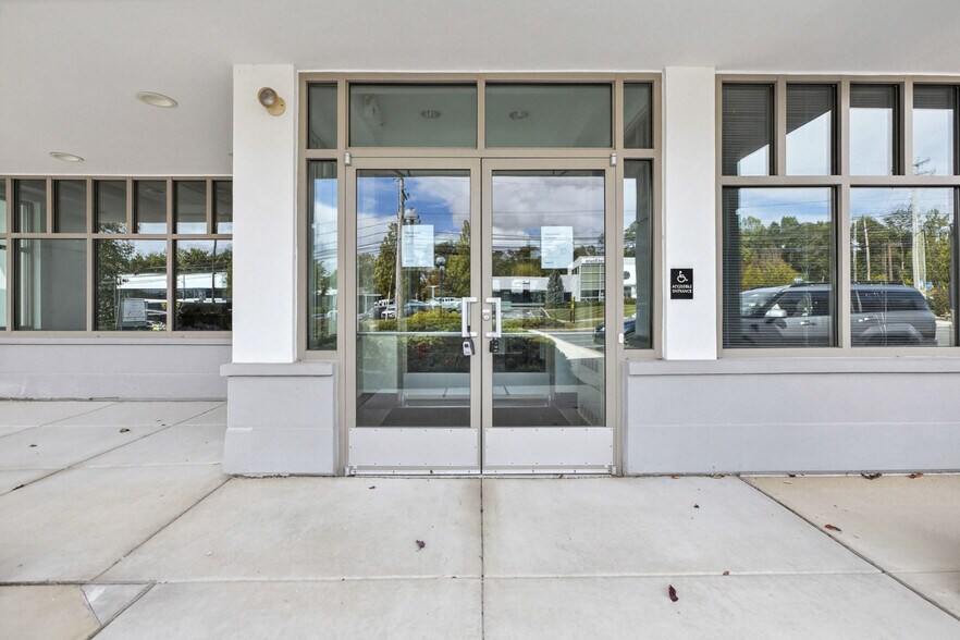 More Photos Of 414 W Lancaster Ave, Devon Bank For Lease