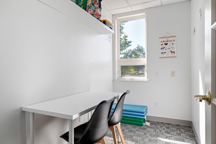 More Photos Of 35 SE Ely St, Oak Harbor Office For Sale