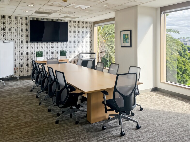More Photos Of 300 Spectrum Center Dr, Irvine Coworking Space