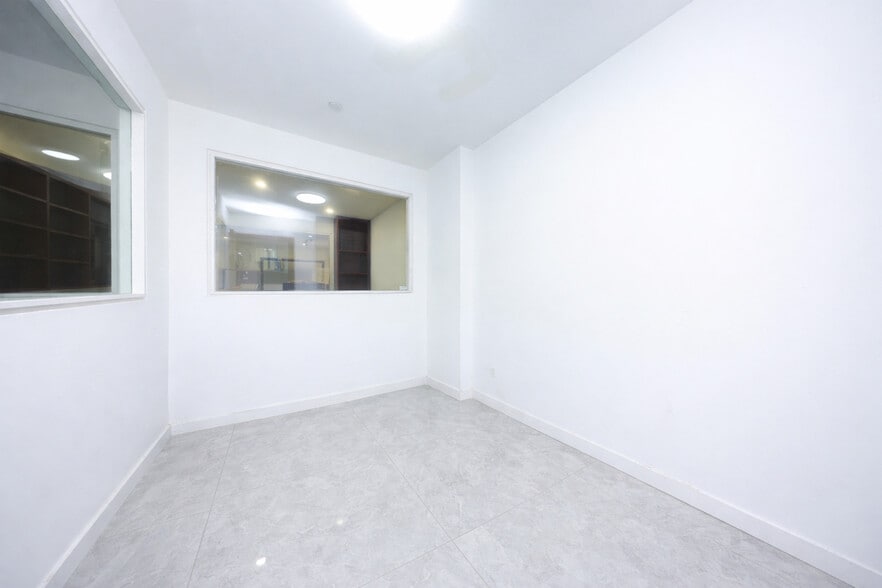 More Photos Of 5811 6th Ave, Brooklyn Office For Sale