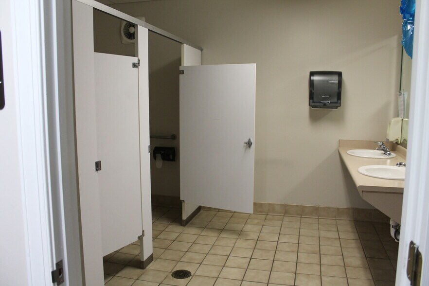 More Photos Of 37 W Fairmont Ave, Savannah Office For Lease