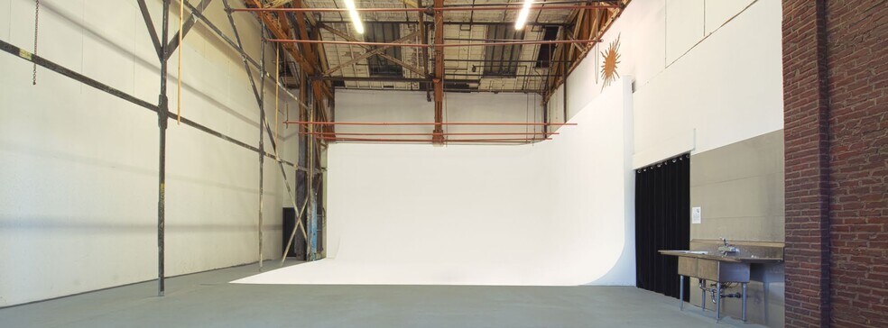 More Photos Of 1215 Bates Ave, Los Angeles Flex For Lease