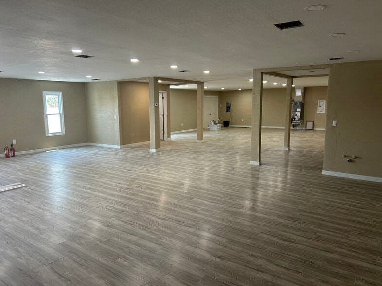 More Photos Of 9200 66th St, Pinellas Park Freestanding For Sale
