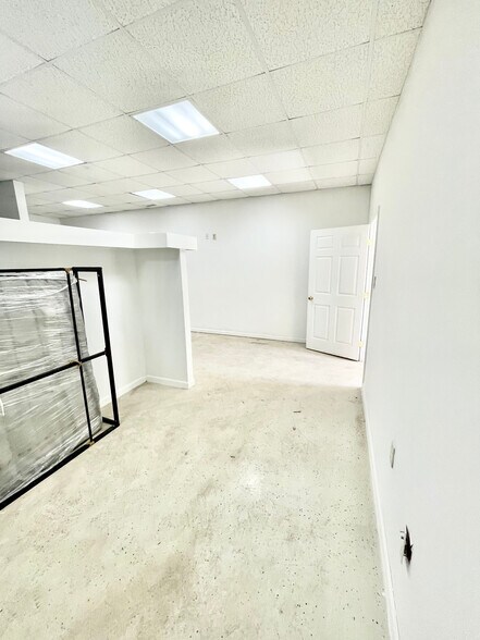 More Photos Of 3815 Bunker Hill Rd, Brentwood Warehouse For Sale