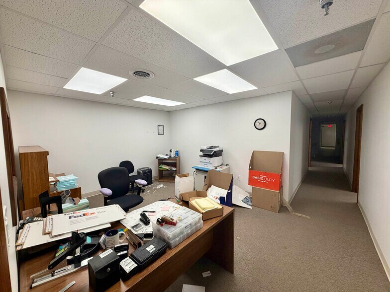 More Photos Of 4030 Gill Ave, Hampstead Research And Development For Sale