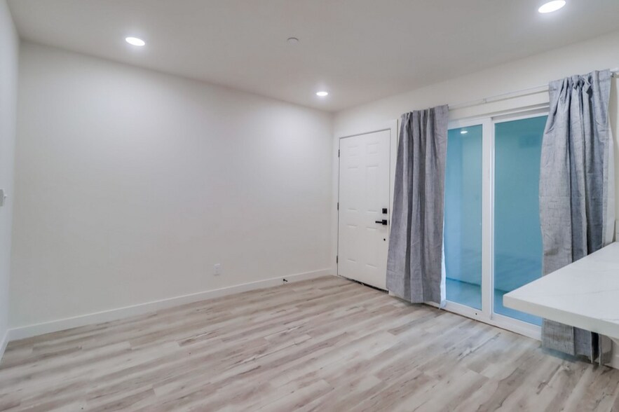 More Photos Of 1478 Hornblend St, San Diego Apartments For Sale