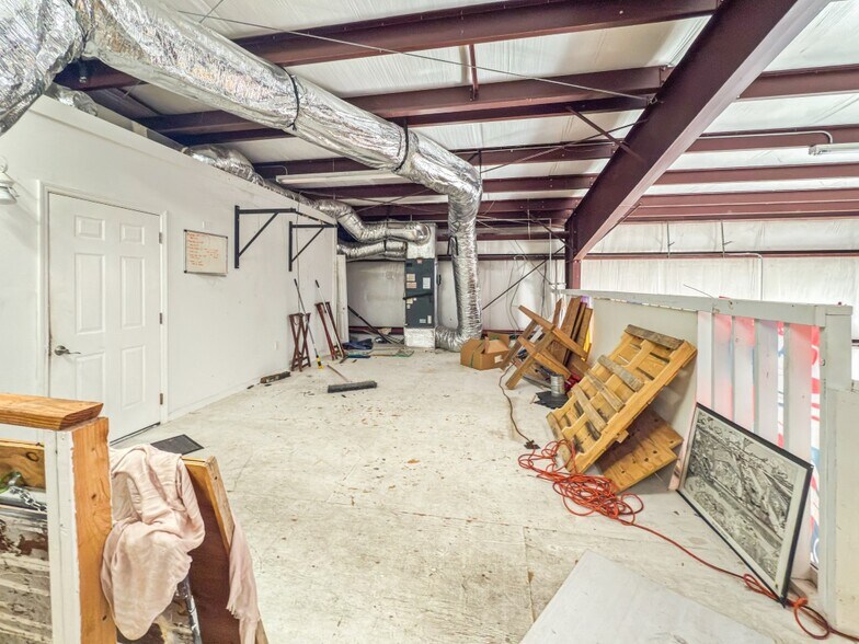 More Photos Of 605 N County Road 393, Santa Rosa Beach Light Manufacturing For Lease