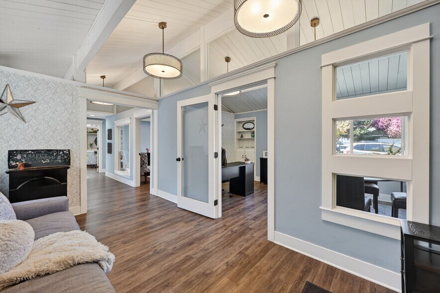 More Photos Of 1720 NE 4th St, Bend Office For Sale