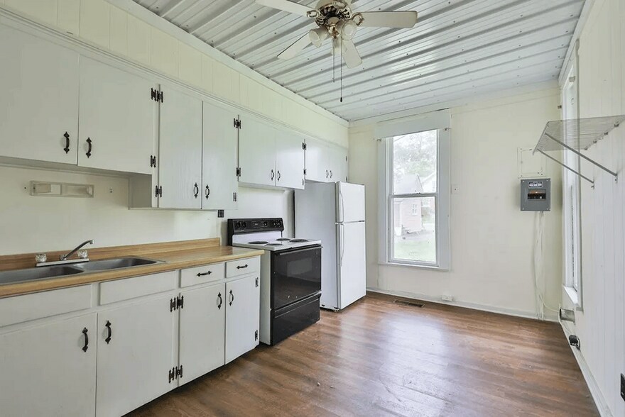 More Photos Of 207 Church St, Martin Multifamily For Sale