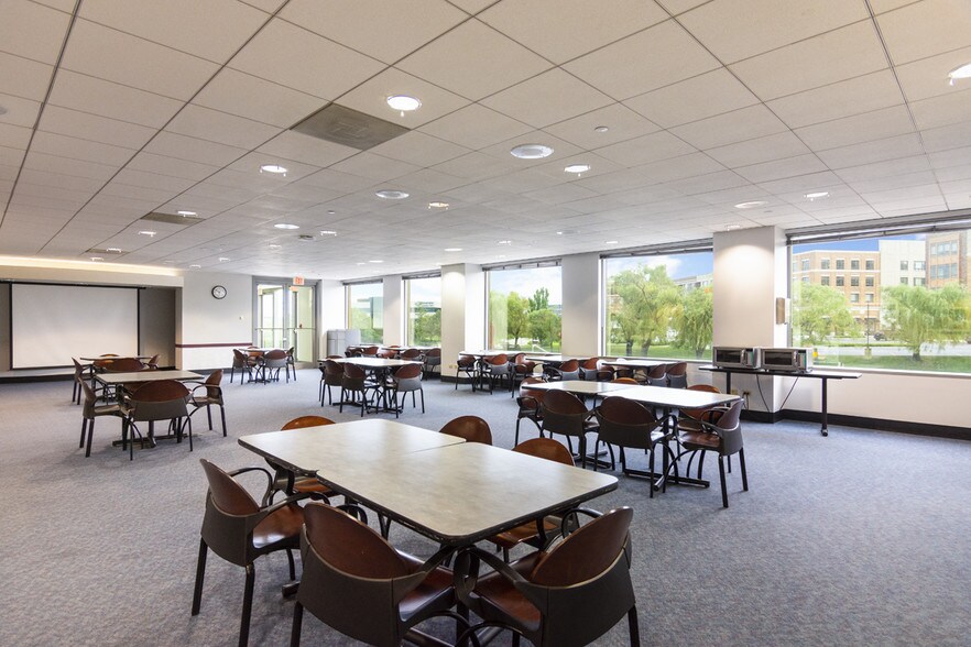 More Photos Of 1333 Burr Ridge Pky, Burr Ridge Coworking Space