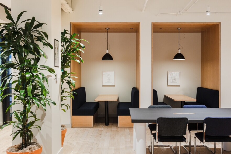 More Photos Of 222 S Riverside Plz, Chicago Coworking Space