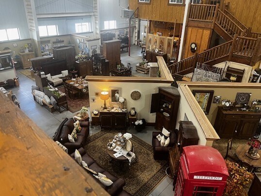 More Photos Of 114 Homestead Rd, Evergreen Showroom For Sale