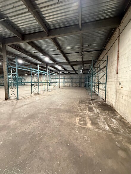 More Photos Of 18 Midland St, Hartford Light Manufacturing For Lease