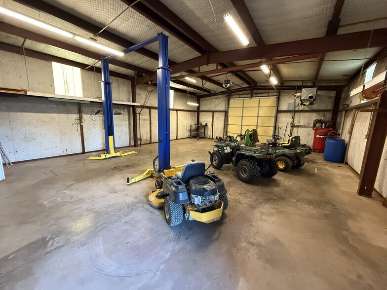 More Photos Of 1020 E Marshall Howard Blvd, Littlefield Warehouse For Sale