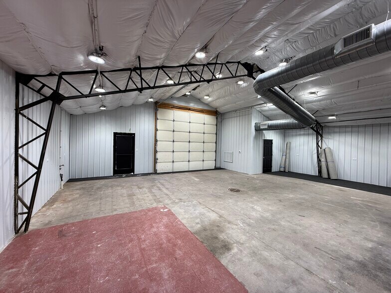 More Photos Of 8325-8327 Belding Rd NE, Rockford Warehouse For Lease