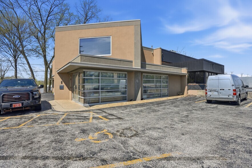 Primary Photo Of 11324 Southwest Hwy, Palos Hills General Retail For Sale