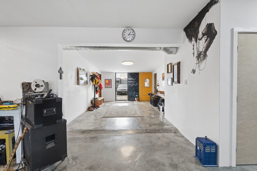 More Photos Of 6215 S San Pedro St, Los Angeles Service For Sale