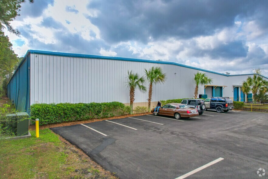 More Photos Of 436 Industrial Rd, Summerville Distribution For Lease