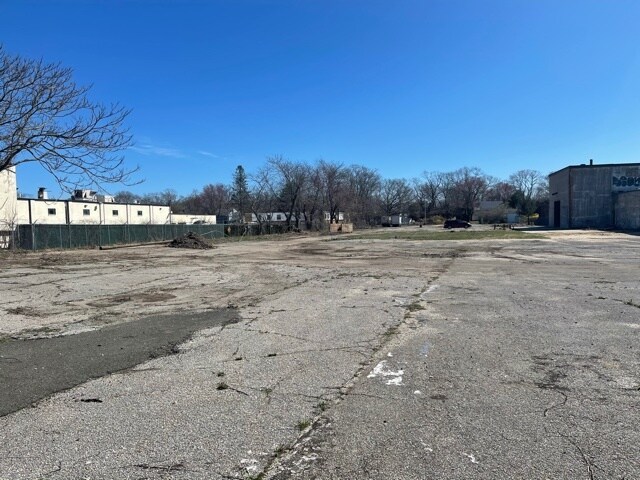 More Photos Of 386 Oakwood Rd, Huntington Station Land For Lease