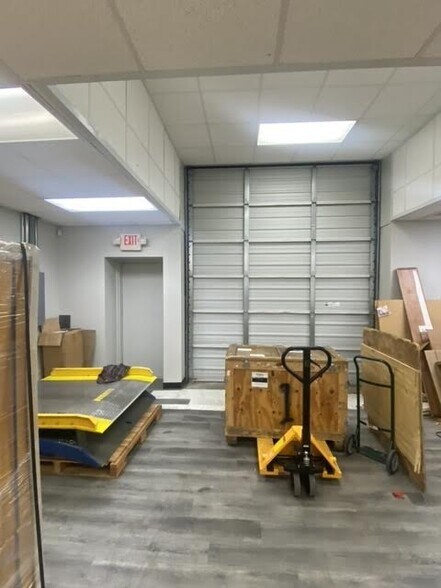 More Photos Of 163 Business Park Dr, Lebanon Light Manufacturing For Lease