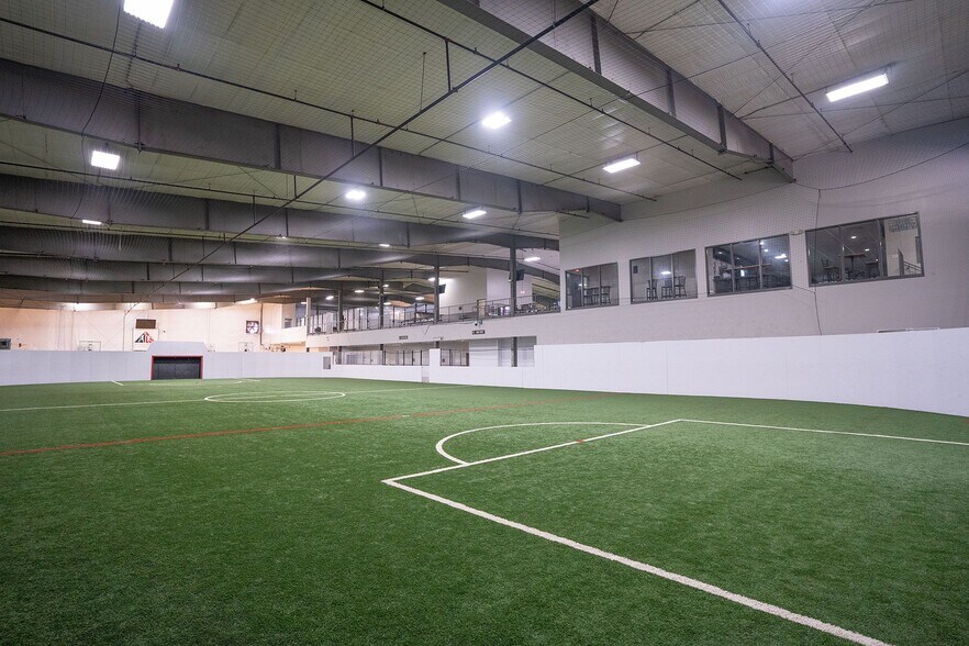 More Photos Of 8875 Rosehill Rd, Lenexa Health Club For Sale