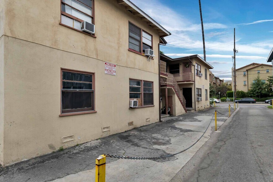 More Photos Of 7224 Hazeltine Ave, Van Nuys Apartments For Sale