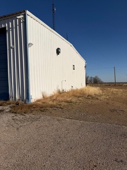More Photos Of 211 Carolina St, Borger Industrial For Sale