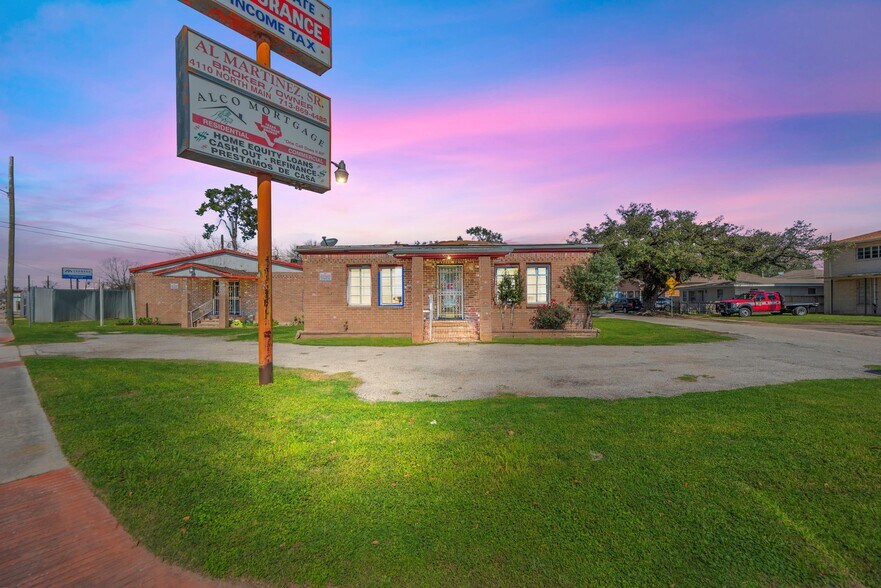 Primary Photo Of 4110 N Main St, Houston Loft Creative Space For Sale
