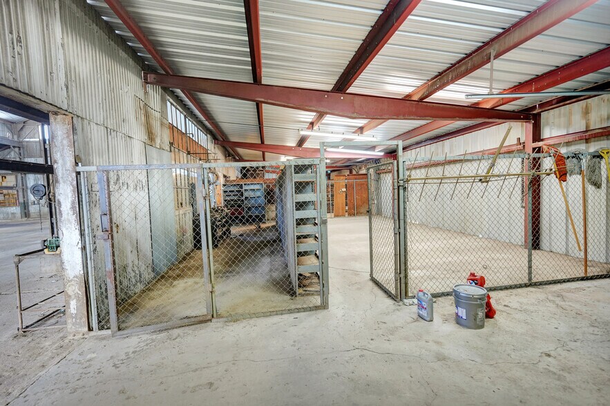 More Photos Of 501 Hillcrest Ave, Odessa Warehouse For Sale