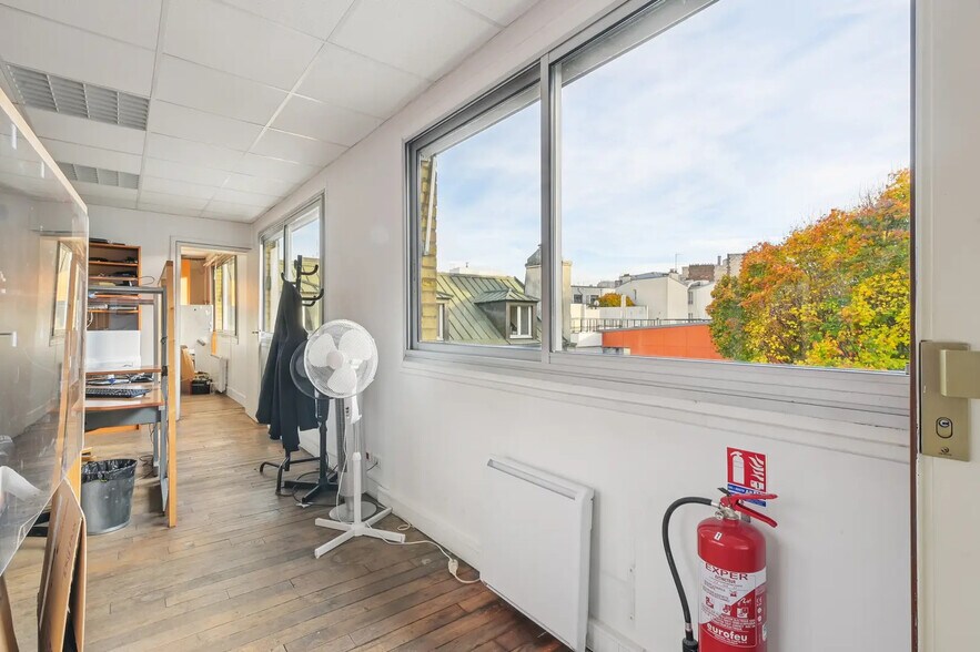 More Photos Of 20 Rue Marx Dormoy, Paris Office For Sale