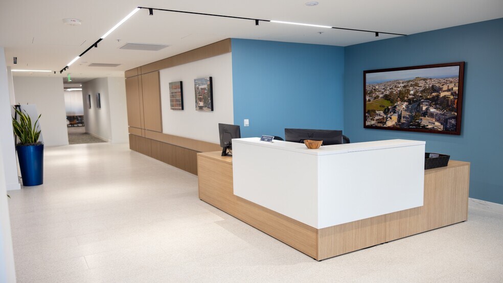 More Photos Of One Embarcadero Ctr, San Francisco Coworking Space