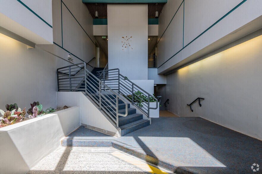 More Photos Of 4241 Williamsbourgh Dr, Sacramento Loft Creative Space For Sale