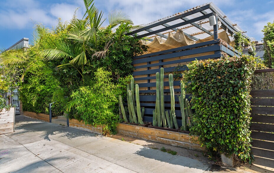 Primary Photo Of 1209 Abbot Kinney Blvd, Venice Office For Sale
