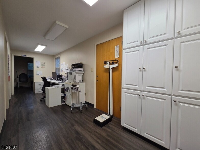 More Photos Of 19 Holly St, Cranford Medical For Lease
