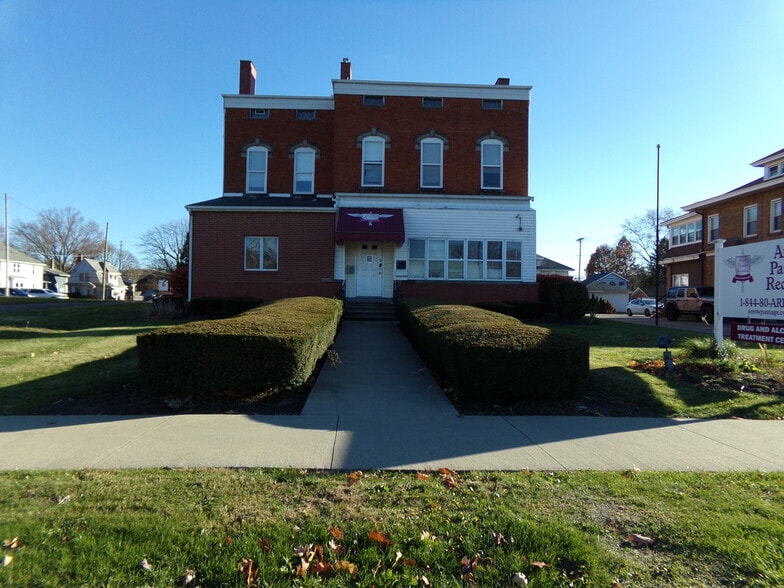 Primary Photo Of 721 Lincoln Way E, Massillon Office Residential For Sale