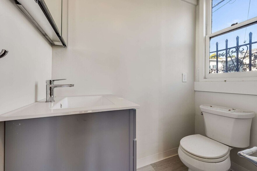 More Photos Of 1847-1849 6th Ave, Oakland Apartments For Sale