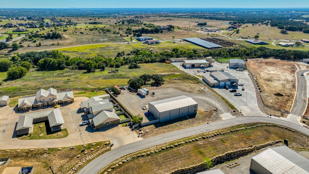 More Photos Of 125 Winners Cir, Weatherford Showroom For Sale