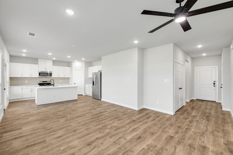 More Photos Of 651-655 Clovis St, Midlothian Apartments For Sale