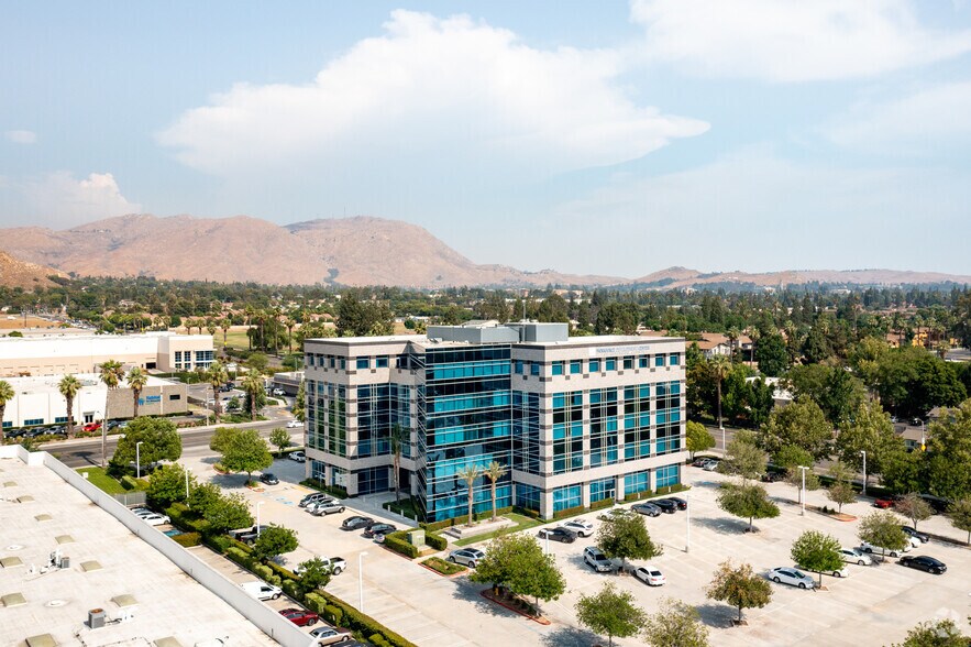 More Photos Of 1325 Spruce St, Riverside Office For Sale